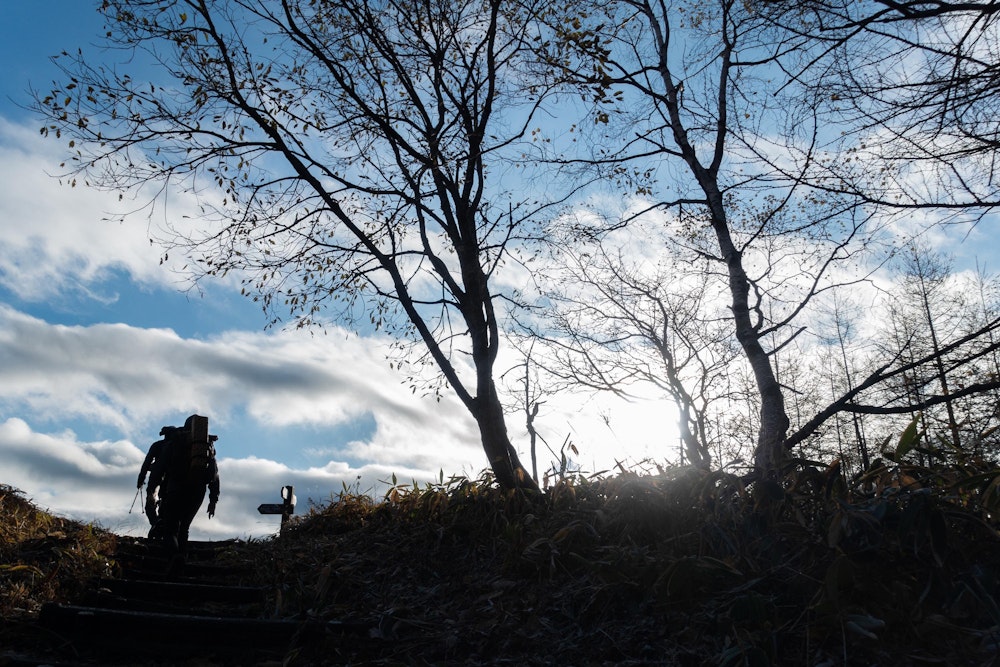 <p>OMM は雨が降っても決行される。<br>そんな過酷な天候の中、フィールドを走り回ることも OMM の醍醐味とされるが、今回は幸運にも好天に恵まれた。</p>