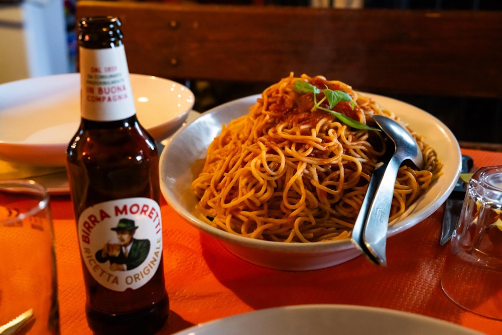 <p>４日目の宿は、スキー場内にある小屋メゾン・ヴィエイユ（Rifugio Maison Vieille: 1,956m）。<br>イタリアに入って最初の宿泊地で、さっそくイタリアンを堪能することができた。<br>もちろんフランスで食べた料理も美味しいが、やはりイタリア料理は馴染みがあって特に美味しい。</p>