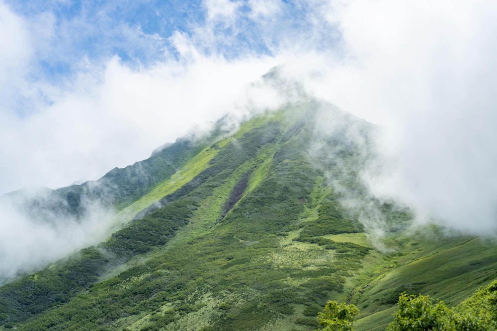 <p>晴れそうで晴れてくれない山頂。</p>
