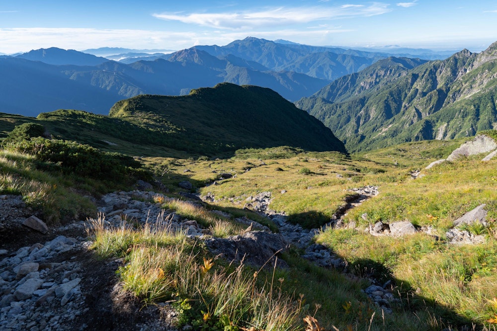 <p>杓子平カールを見下ろす。ライチョウにお気づきだろうか。</p>