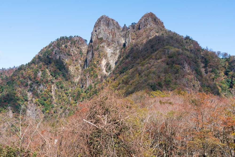 <p>傾山の本領は、山頂からの景色ではなく、遠くから見たその山容。</p>