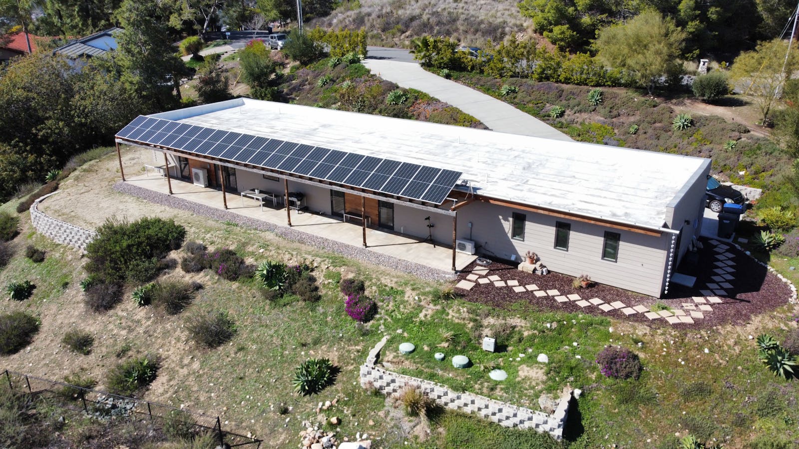 Hillside Ranch Net-Zero House - Image 24