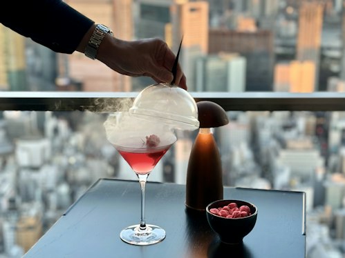 ルーフトップバー、カクテル、ローズヒップ、アンダーズ 東京