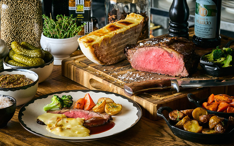 フェスティブ、ブランチ、週末ブッフェ、アンダーズ 東京、ホテル、ローストビーフ、ラクレットチーズ