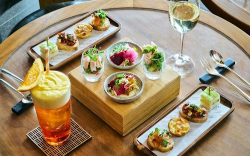 ラウンジ、カナッペ、フリーフロー