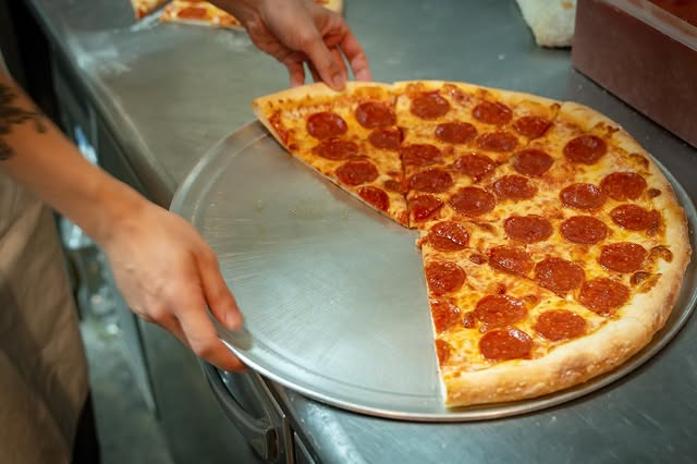 ROCCO'S NEW YORK STYLE PIZZA gallery image 2