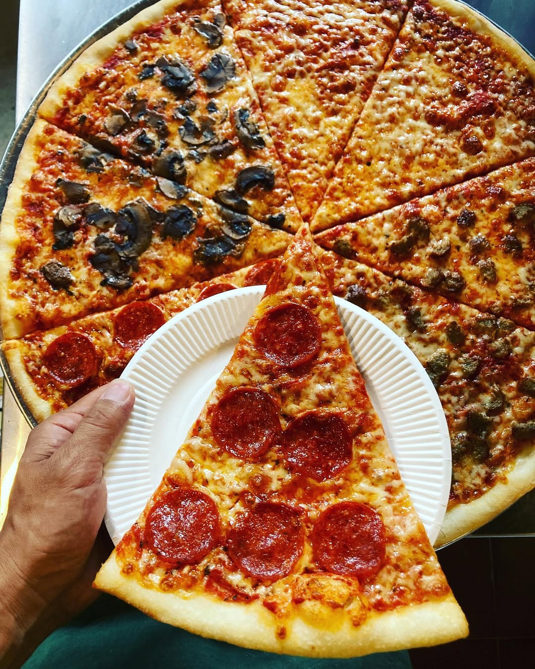 THE KNEES PIZZA