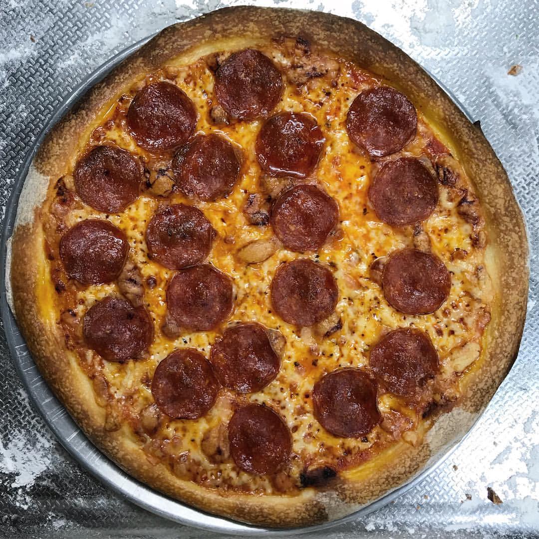 COUCH PIZZA gallery image 2