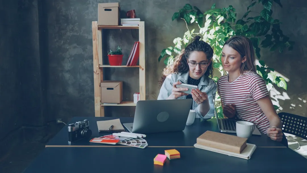 デジタルマーケティング戦略を検討するビジネス担当者。父親層マーケティングで陥りやすい失敗パターンを回避するための施策設計イメージ」 width=