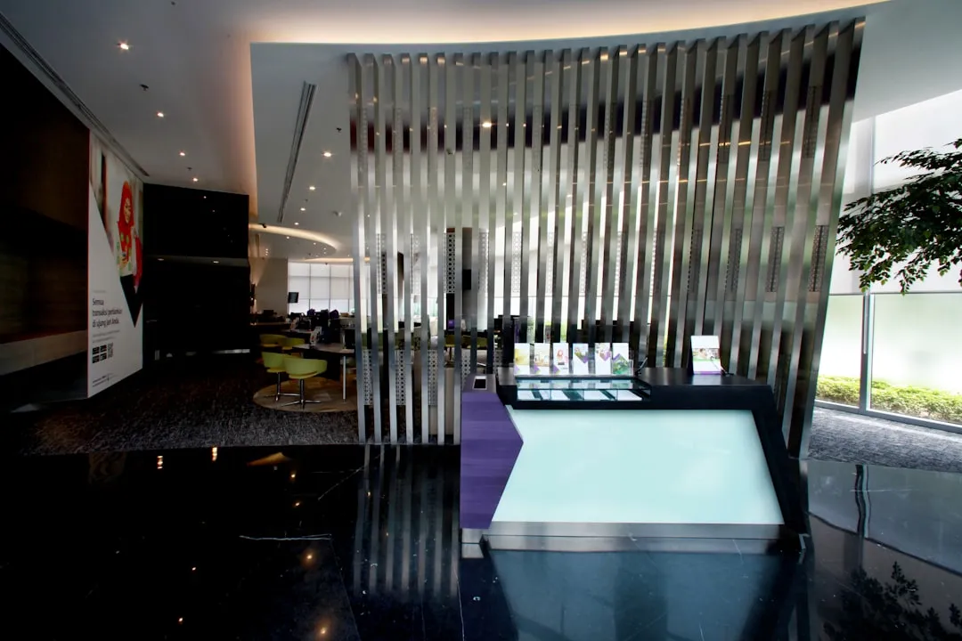 ホテルロビーでのブランド体験と顧客接点のイメージ