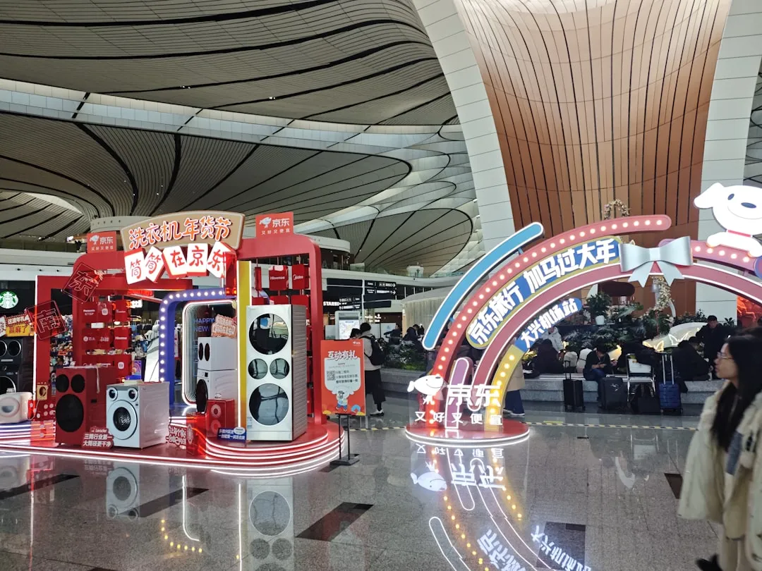 空港内でブランド体験を演出するマーケティング施策のイメージ