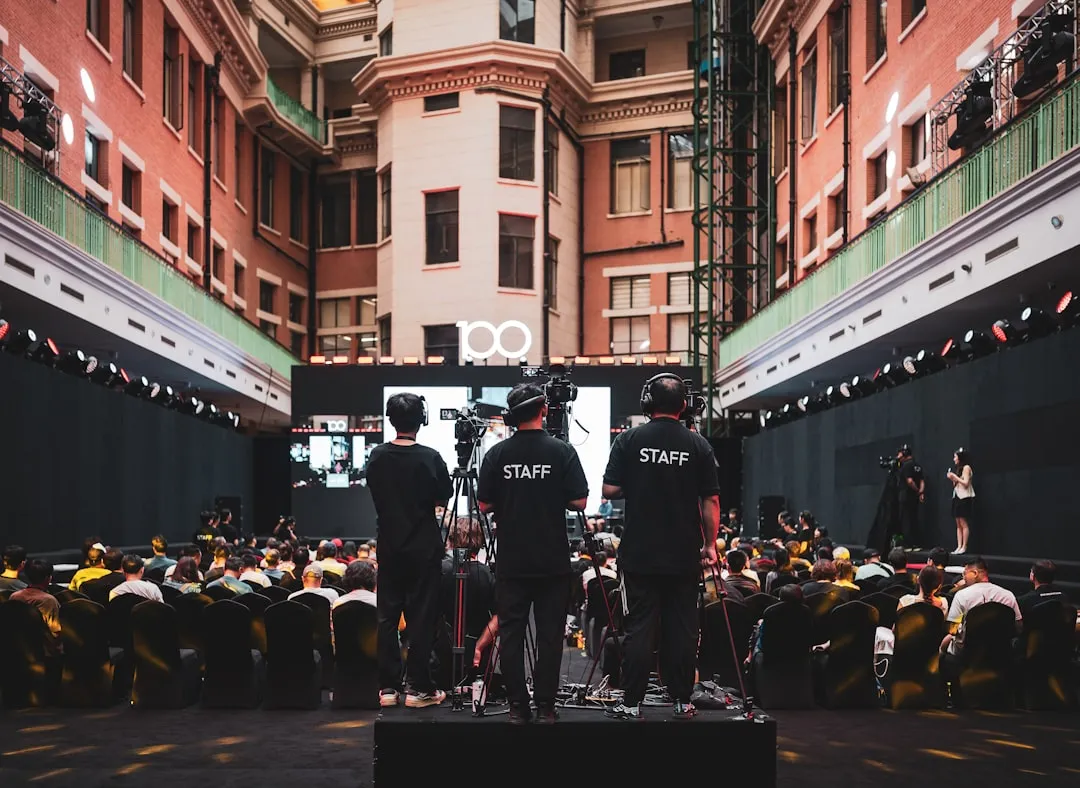 eスポーツ・ゲームイベントのスポンサーシップで若年層の熱量を取り込む会場イメージ