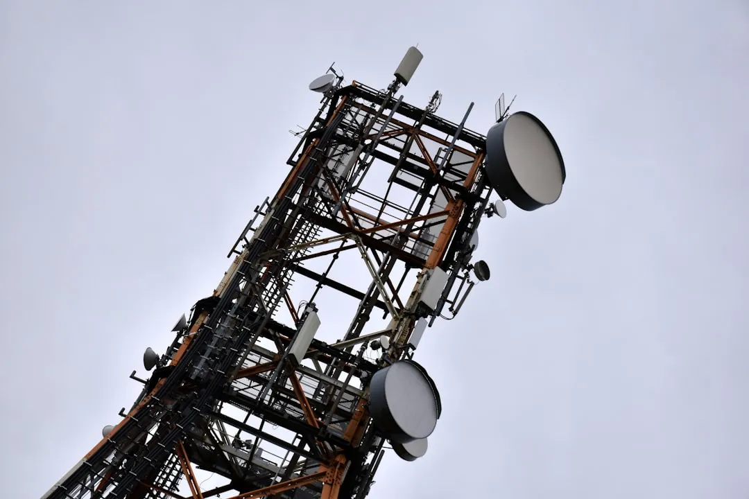 5G通信タワーとネットワークインフラ――日本の5G普及率が98.4%に達しゲーム内広告の配信環境が整った