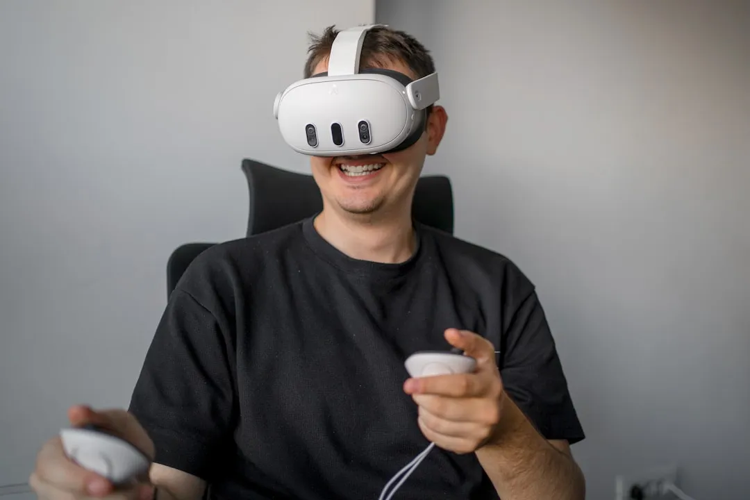 VRヘッドセットを装着しメタバース空間を体験するユーザー