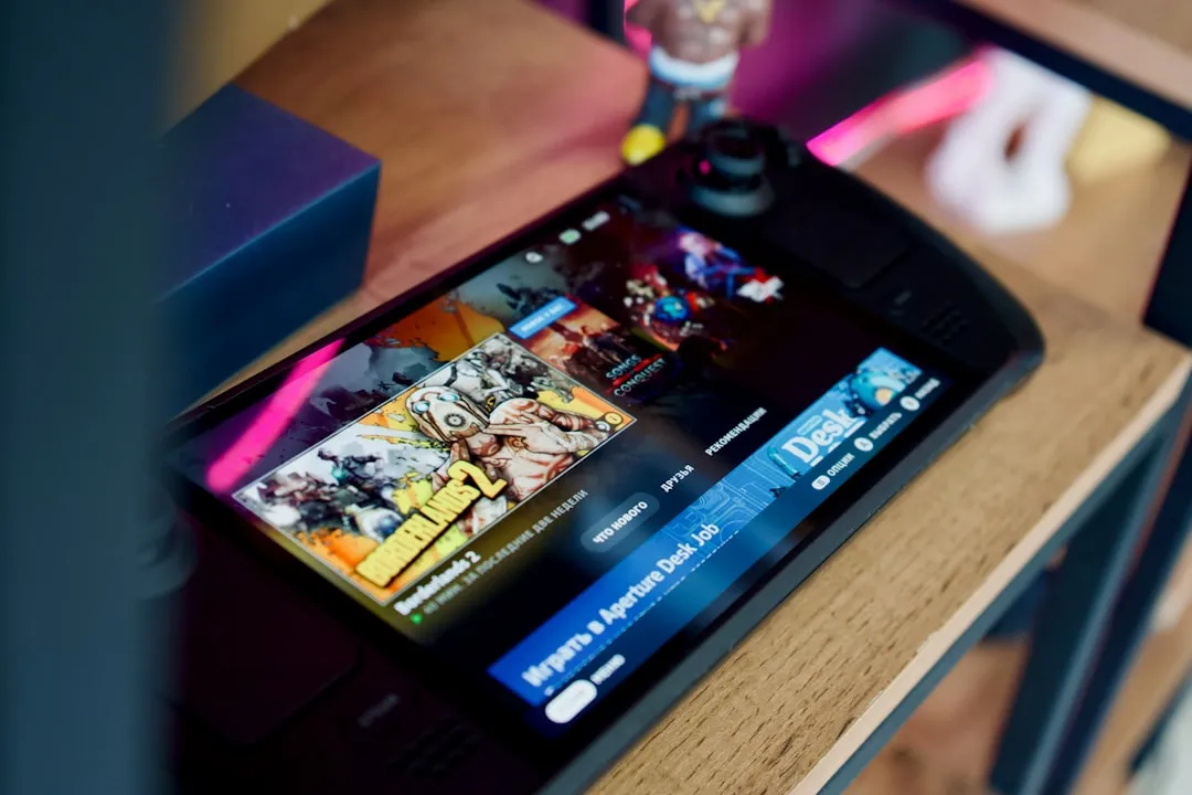 ゲームデバイスで集中してプレイするプレイヤーの様子