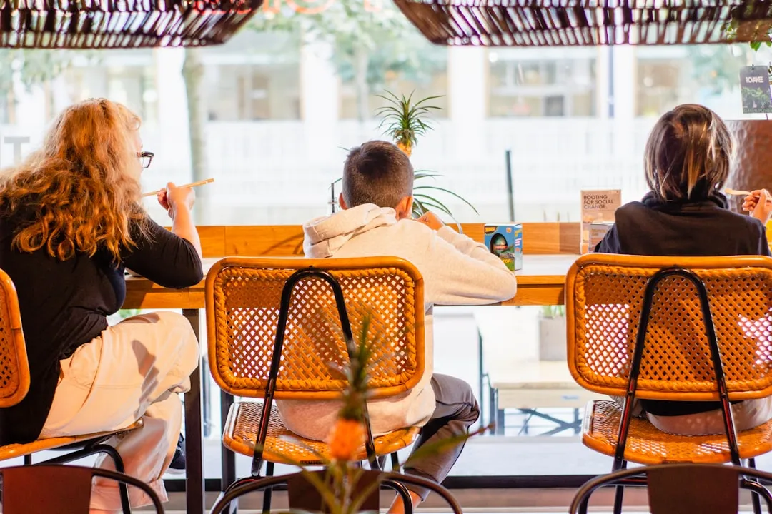 ノンアル・機能性飲料を楽しむ若年層のライフスタイルシーン」 width=