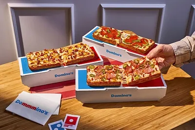 トッピング違いのドミノ・ピザ「Domino」を並べた商品写真