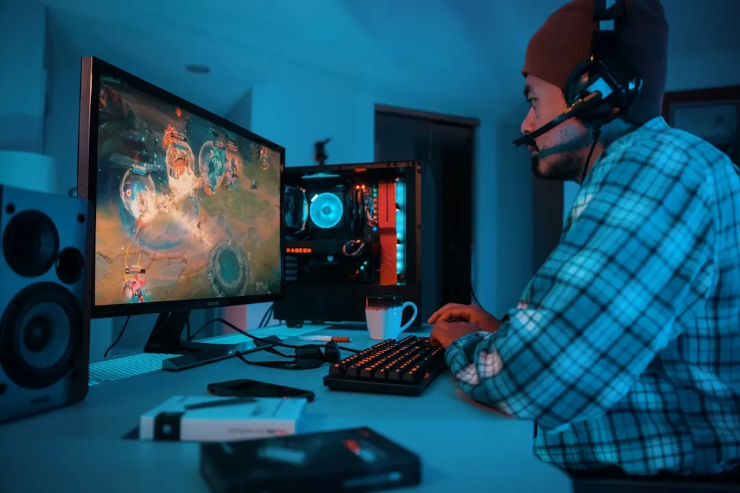 ゲームSDKと広告配信プラットフォームを操作するエンジニアのイメージ