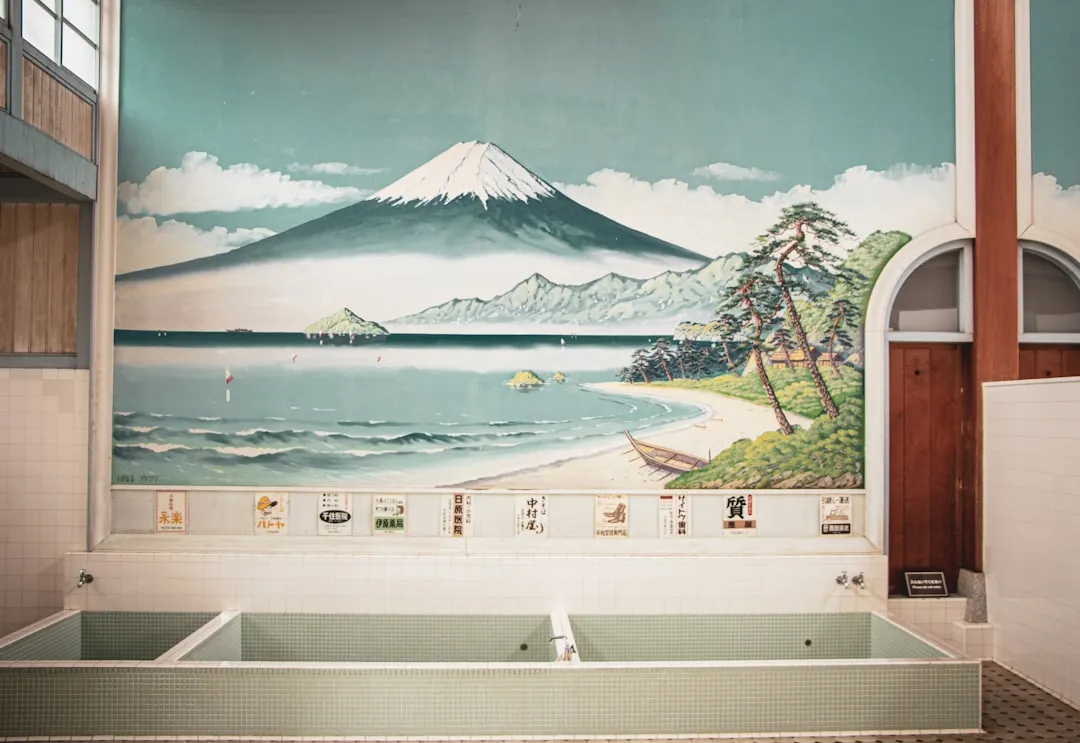 富士山の壁画がある日本の銭湯内観のイメージ