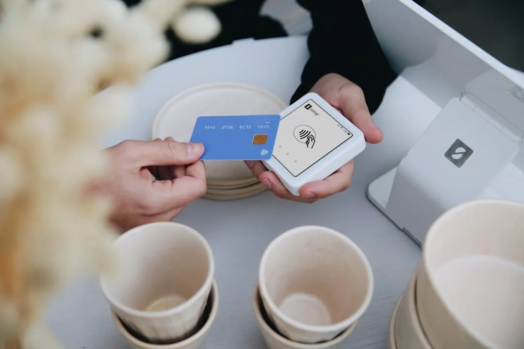 ロイヤルティプログラムと顧客接点：キャッシュレス決済による継続的な購買体験のイメージ