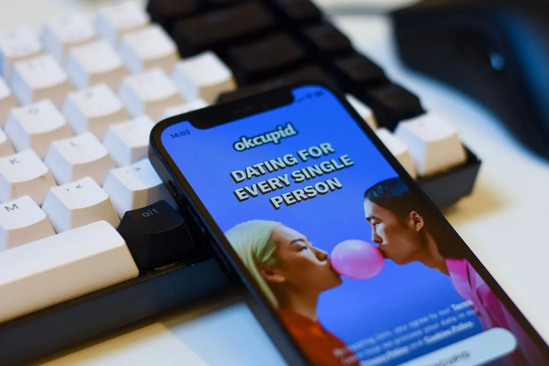 ソーシャルゲームへのブランド露出3手法（サイネージ型広告・コラボ・スポンサーシップ）の比較イメージ