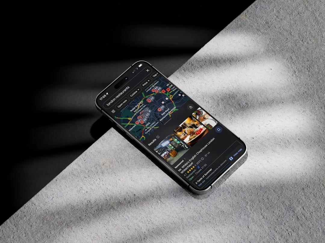 ゲーム内広告フォーマット分類：ゲーム外広告（プレイ中断）とゲーム内広告（世界観統合）の2カテゴリ比較図