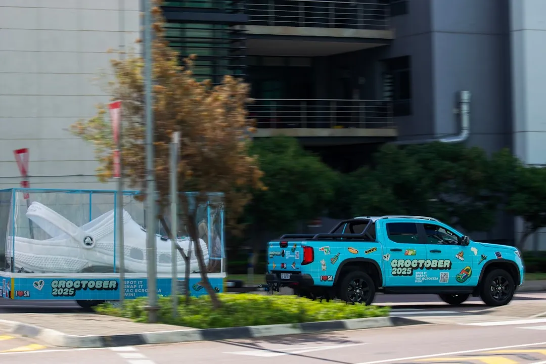 ブランド認知のための広告キャンペーンと多様な顧客接点」 width=