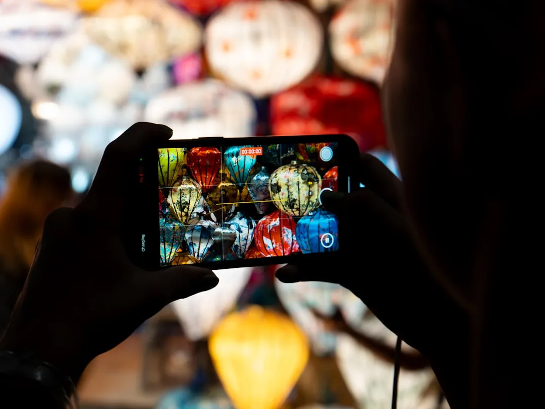 Z世代とα世代の特性と消費行動の比較図