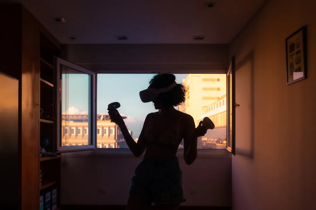 VRゴーグルでメタバース内のブランド体験空間を回遊するユーザー
