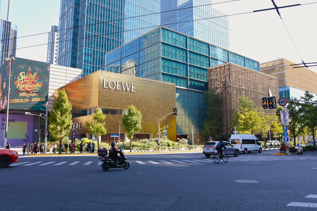 オンラインとオフラインが交差する都市の顧客接点