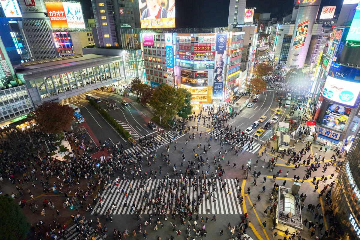 渋谷スクランブル交差点の大型ビジョン・屋外広告:OOH施策のイメージ