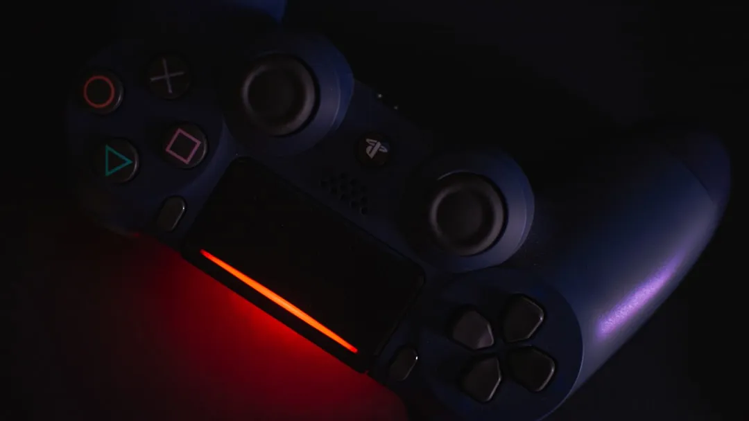 eスポーツ・ゲームコントローラー：若年層が熱中するゲームプレイの象徴」