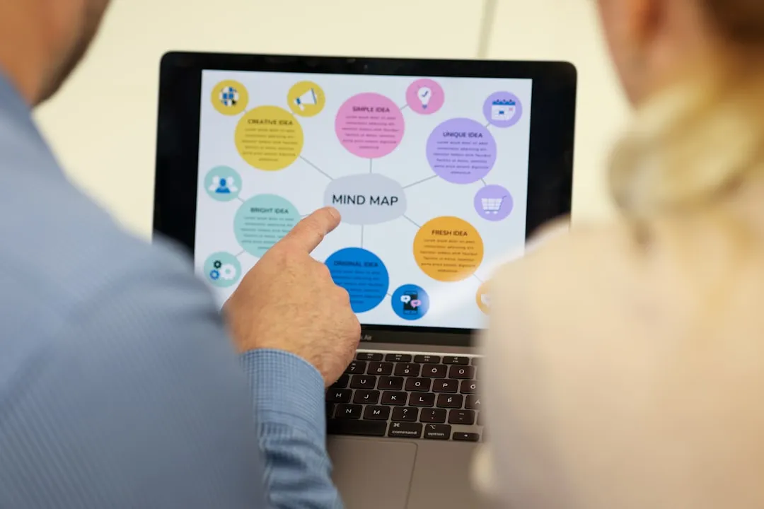 プッシュ型とプル型マーケティングの比較を示すビジネス戦略の概念図