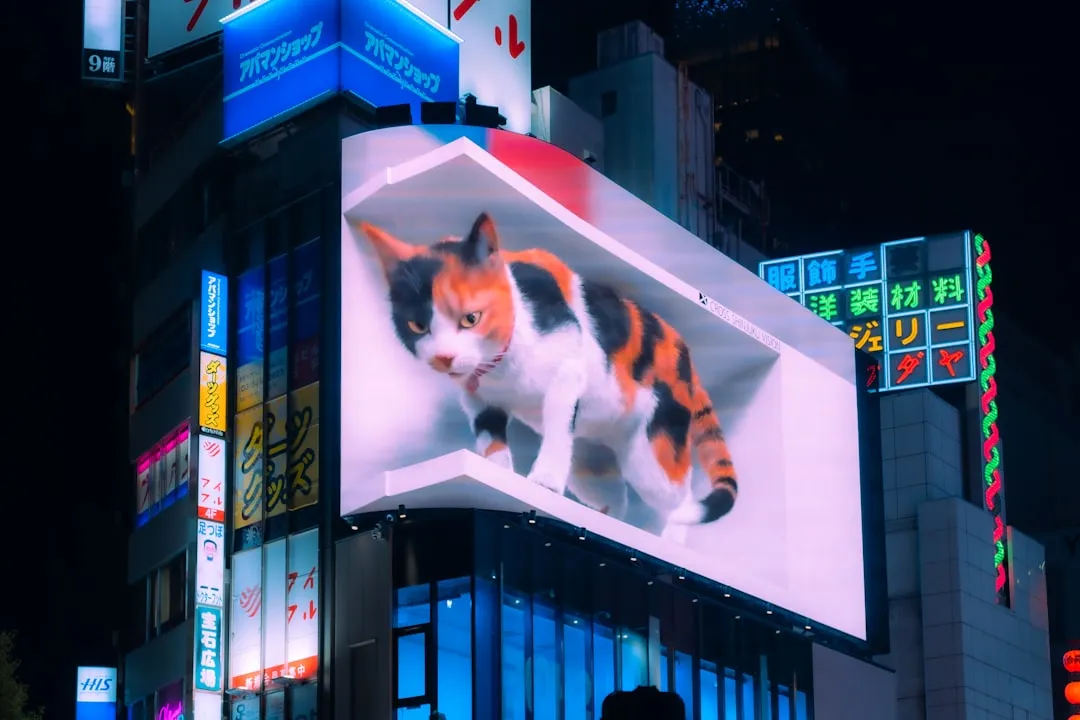 日本・新宿の繁華街に設置された大型デジタルサイネージ広告(イメージ)