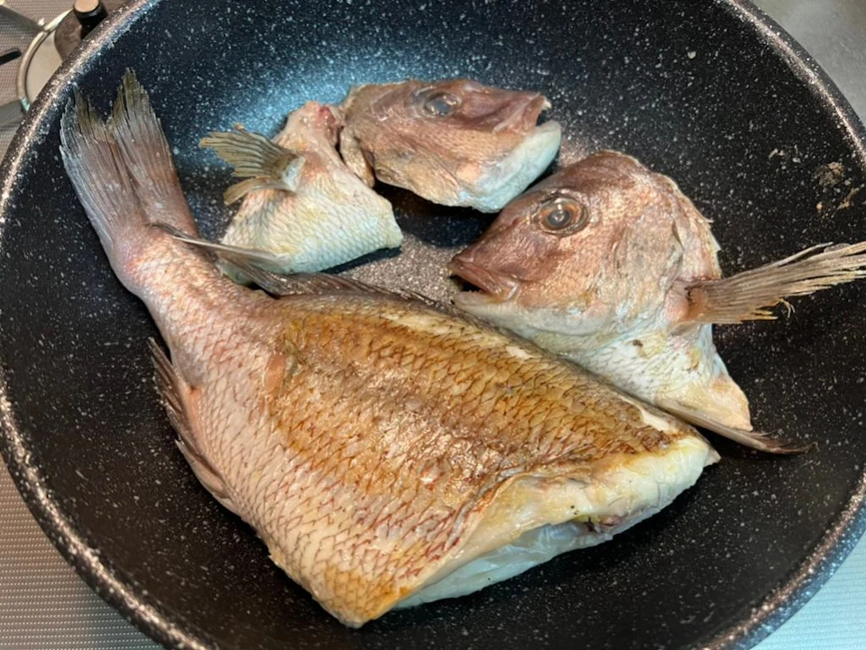 鯛を焼くの画像