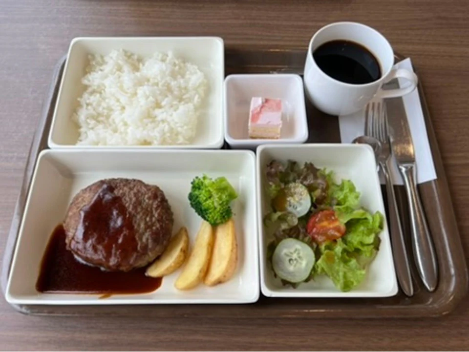 4階で昼食の画像