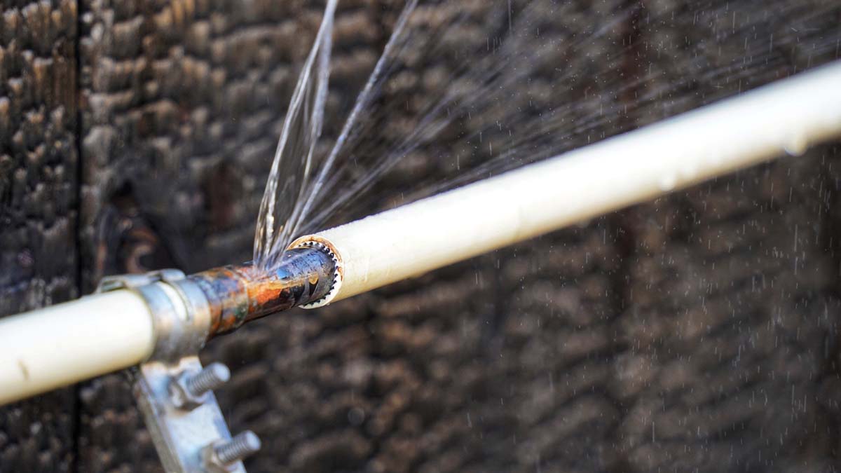 水道管が破裂したときの自分でできる応急処置と修理依頼の方法を解説 | 東京ガス