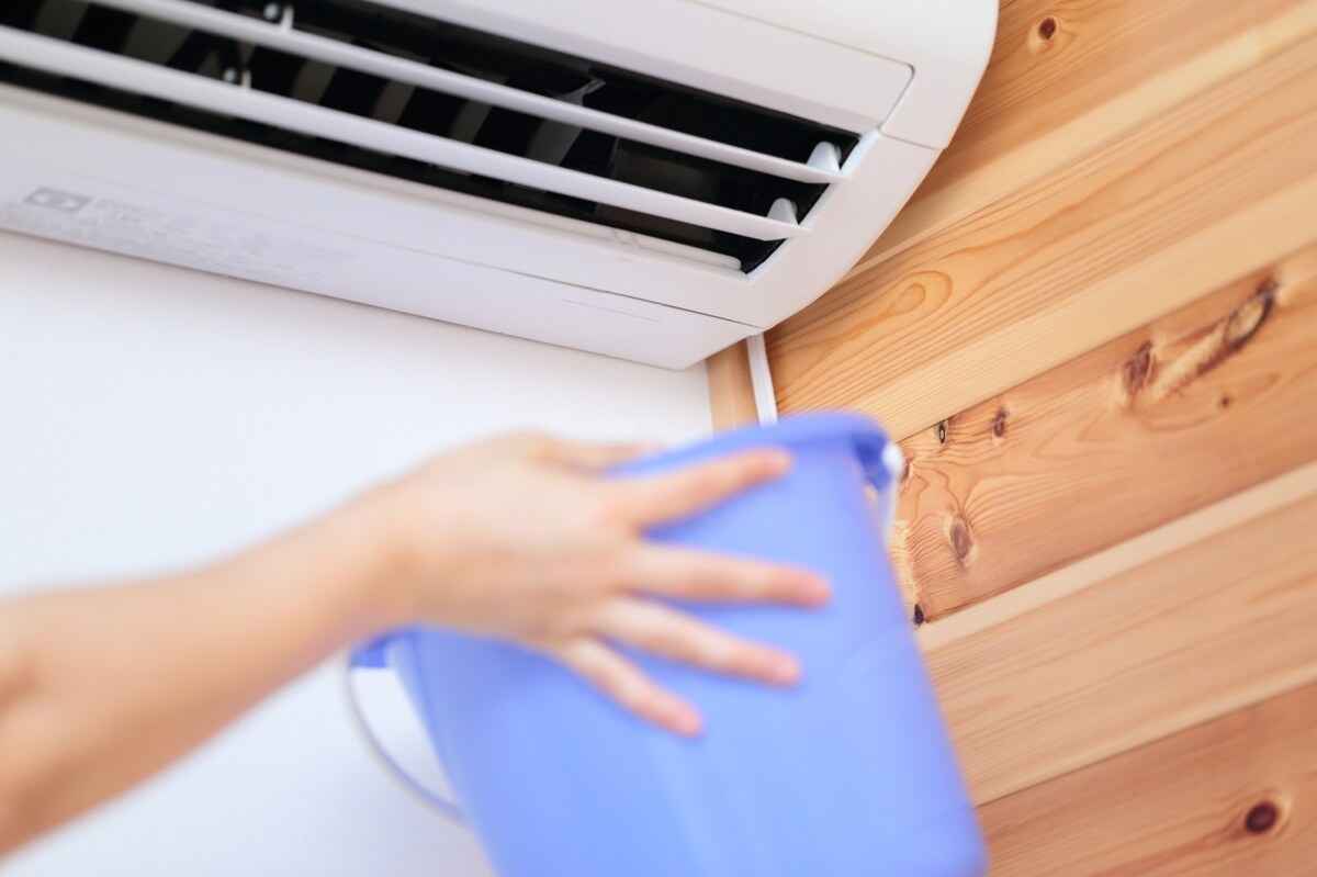 エアコンから水漏れする原因は？自分でできる応急処置と注意点 | 東京ガス