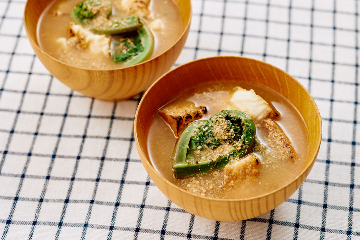 こごみと厚揚げのごま味噌汁.jpg