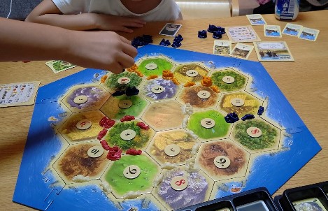 専門家に聞く】ボードゲームで子供の思考力UP! 楽しく遊ぶコツと