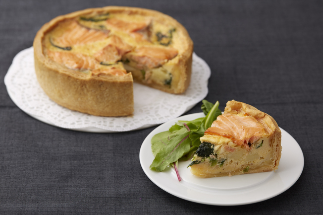 オーブンレシピ】「サーモンと野菜のごちそうキッシュ」 | 東京ガス