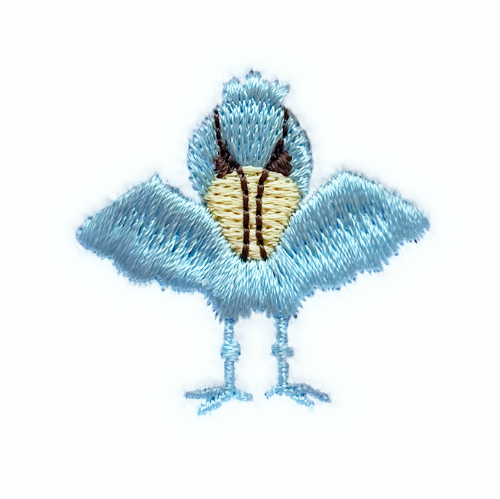 羽を広げるハシビロコウ