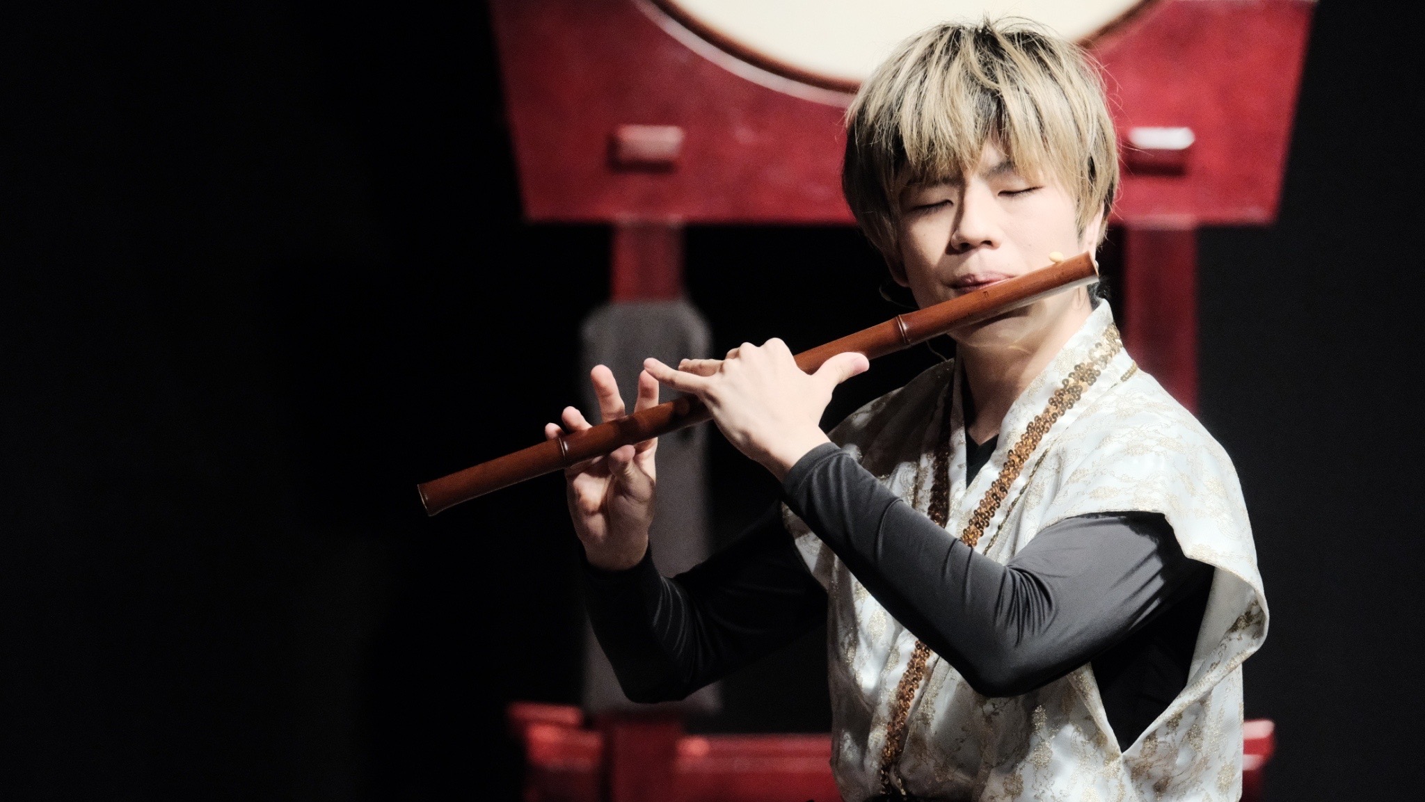 篠笛を吹くHikaruさん