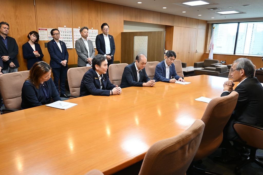 ＵＡゼンセン「重点政策」の実現に向けて厚労省要請