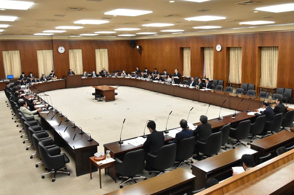 使用済み太陽光パネルの課題解決を提言～行政監視委員会～