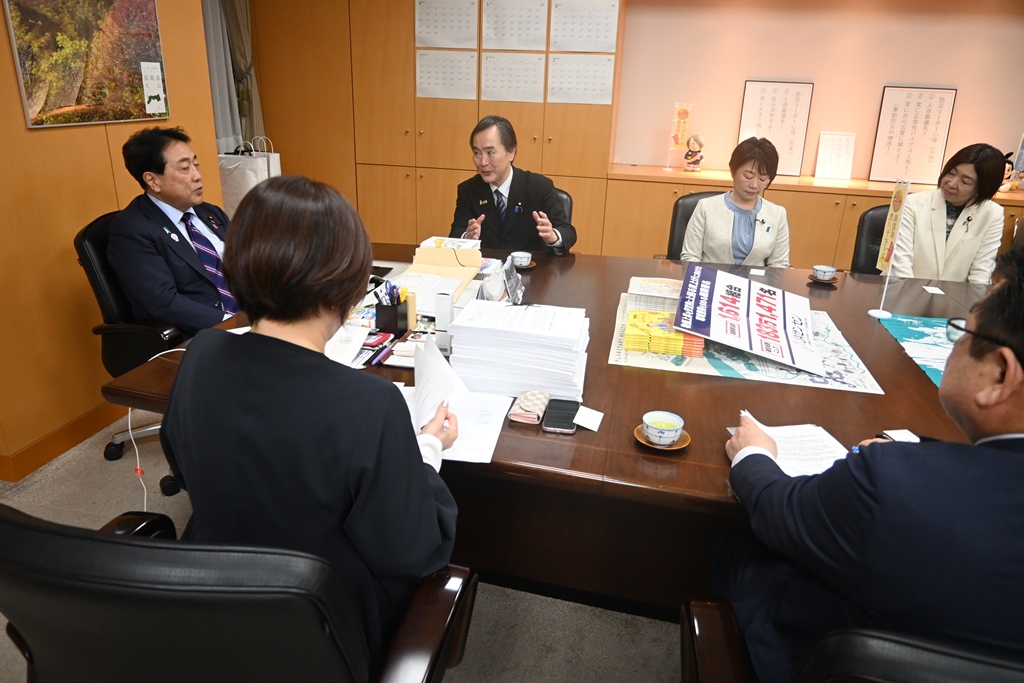 賃上げの環境整備と格差是正を経済再生大臣に求める～ＵＡゼンセンとともに要請書を提出～