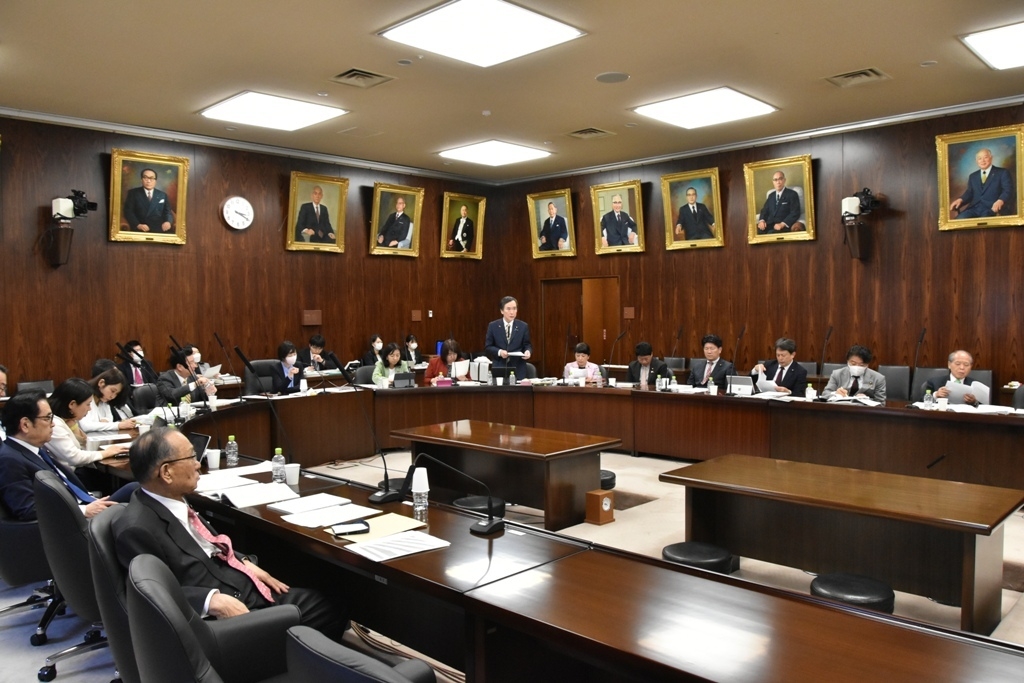 子どもの利益を最優先に議論すべき（共同親権および法定養育費等の導入に向けた民法改正案）～参議院法務委員会～