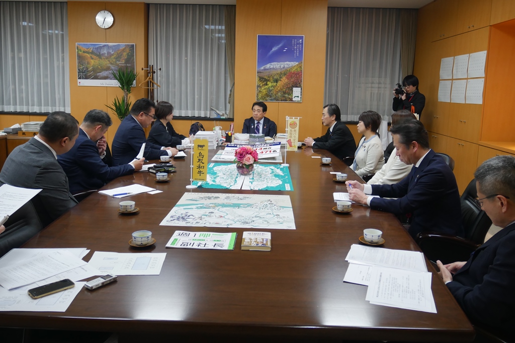 賃上げの環境整備と格差是正を経済再生大臣に求める～ＵＡゼンセンとともに要請書を提出～