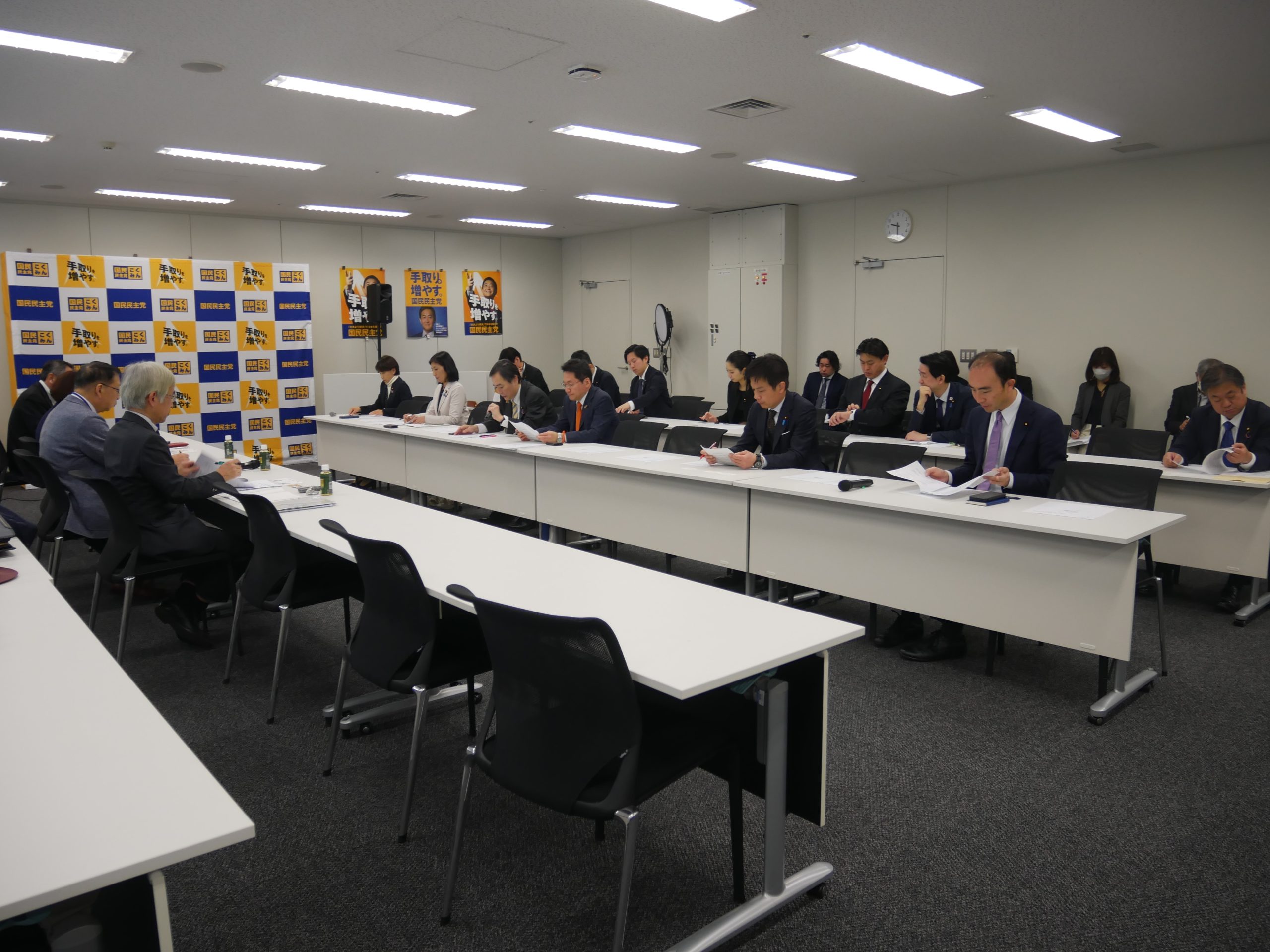 日本退職者連合「2025年通常国会に向けた要請書」を受領～国民民主党～