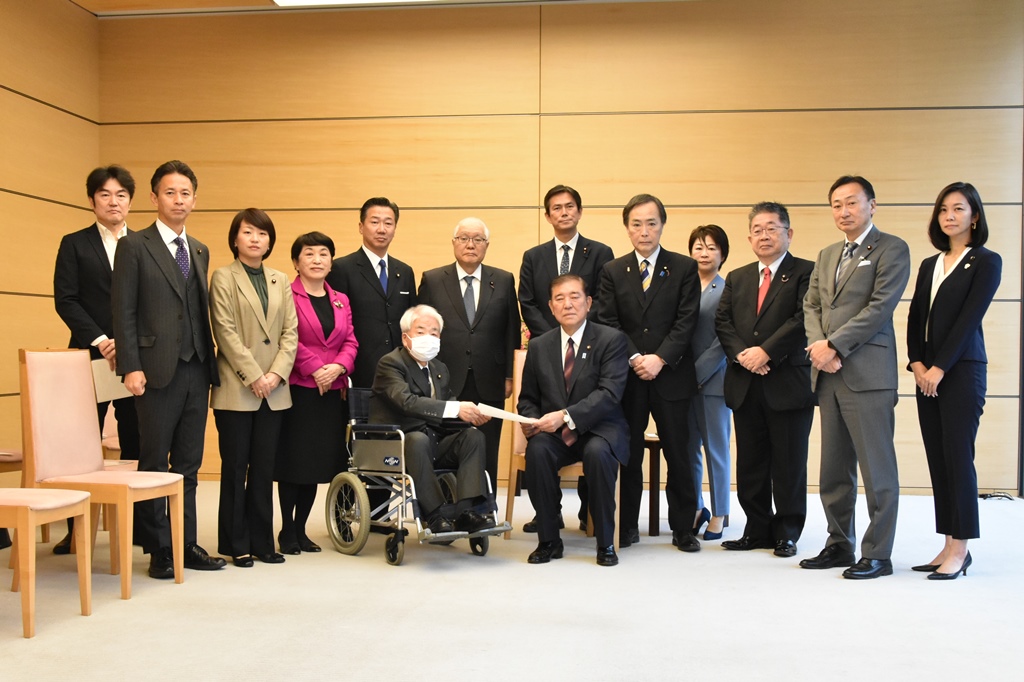 総理へ自殺対策予算の本予算確保を要望～超党派議連 自殺対策を推進する議員の会～